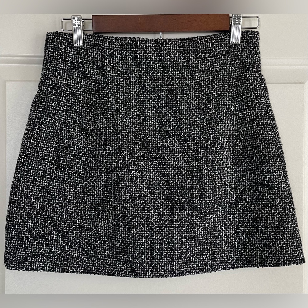 Zara Black and White Women’s Tweed Mini Skirt
